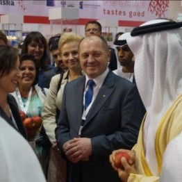 Marek Sawicki, the Polish Minister of Agriculture and Rural Development, visited the UAE on 23-27 November 2014, accompanied by a delegation of Polish officials and agricultural industry representatives. Weronika Tomaszewska-Collins assisted his as an interpreter during official meetings and at the SIAL Middle East exhibition.